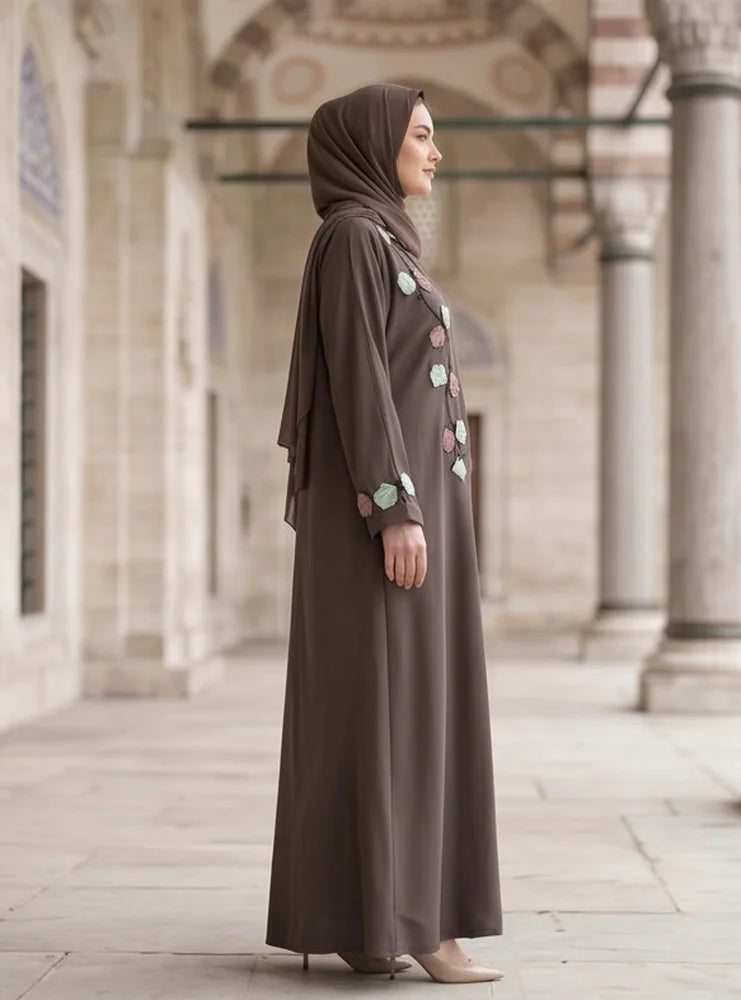 Afsaana Abaya - full outfit styling view