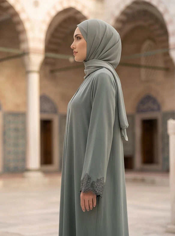 Ayra Abaya - full outfit styling view