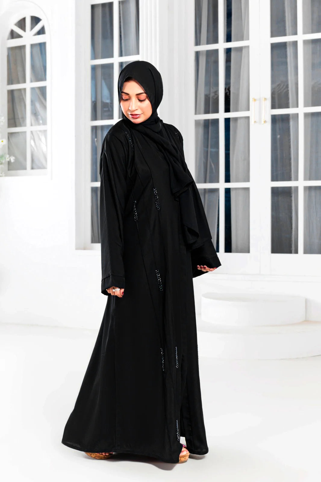 Black Beads Abaya – 5 Reasons It’s a Must-Have Luxury