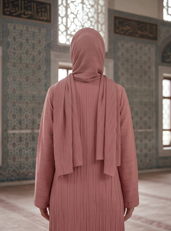 Mahira Abaya - fabric drape detail