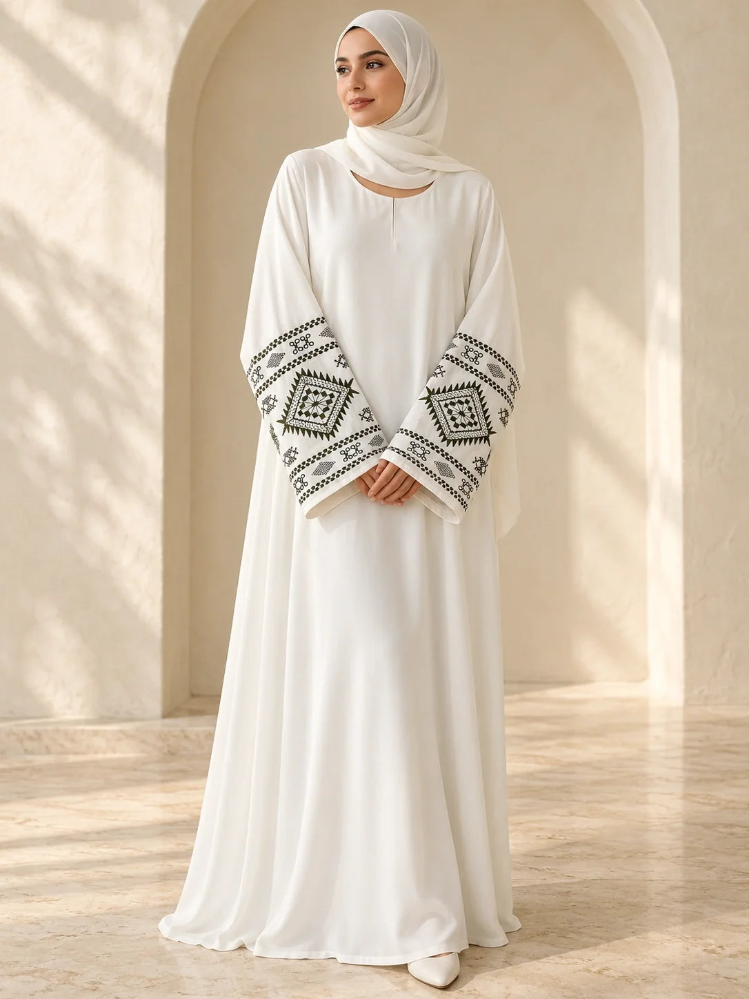 Rimaz Abaya in White / Black
