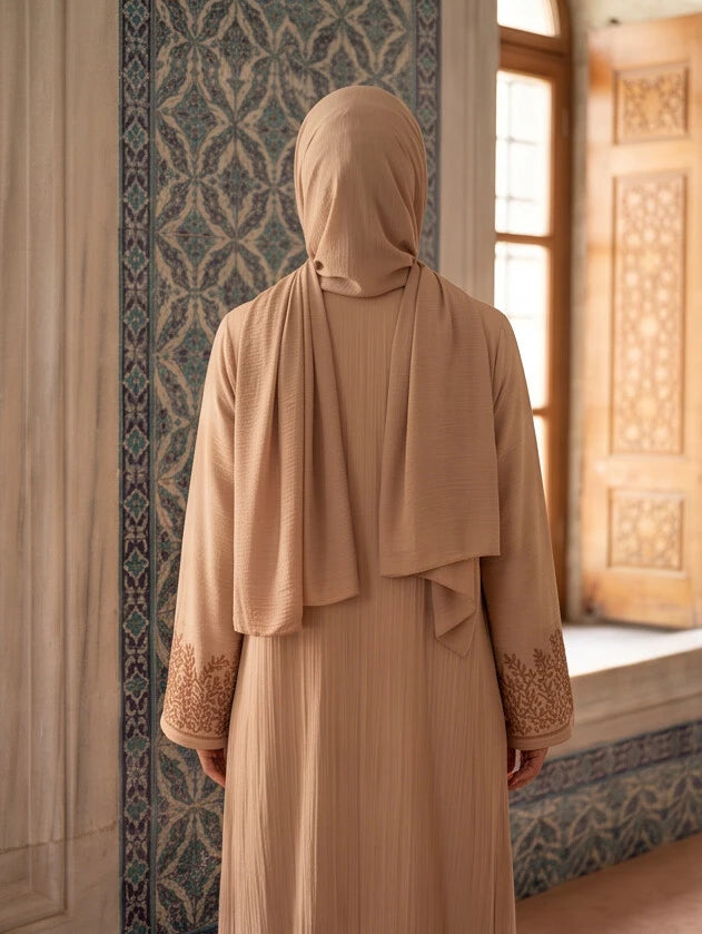 Sabr Abaya - fabric drape detail