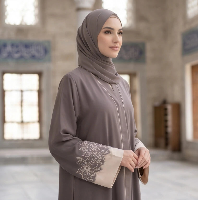 Sumayya Abaya - full styling view