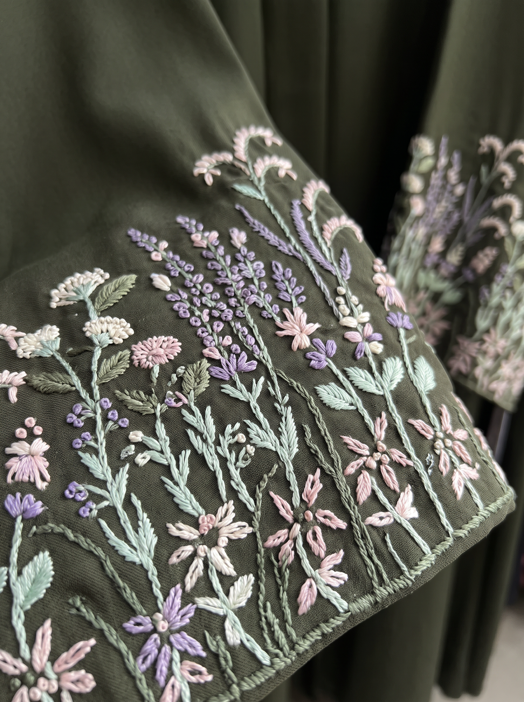 Yasmin olive green abaya, macro sleeve embroidery detail