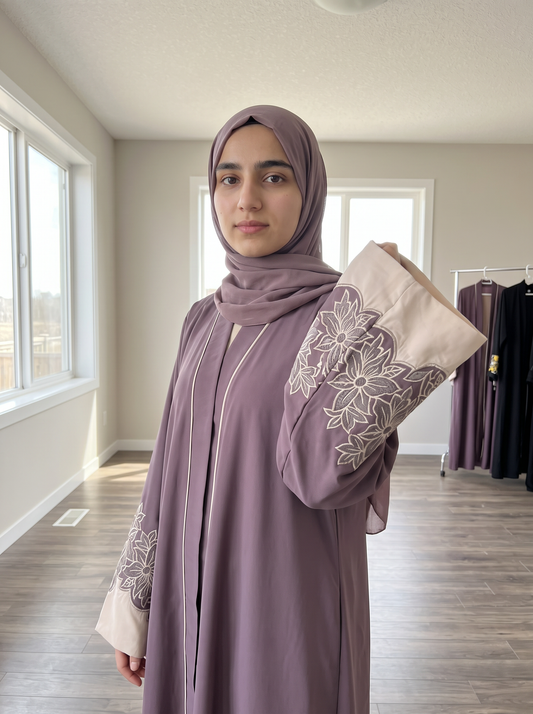 Amira mauve abaya, medium close-up of sleeve embroidery